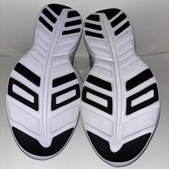 APL TechLoom Breeze Men 7.5 Gray White Knit Running Sneaker Lightweight Shoe NEW